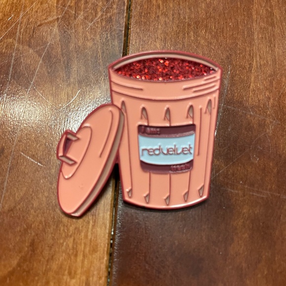Red Velvet trash kpop funny pin - Picture 1 of 3
